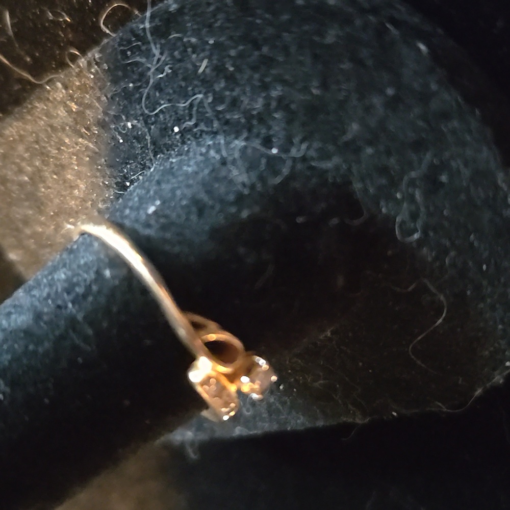 Vintage Sweet Diamond 14K YG Ring, 7.5 - Picture 2 of 6